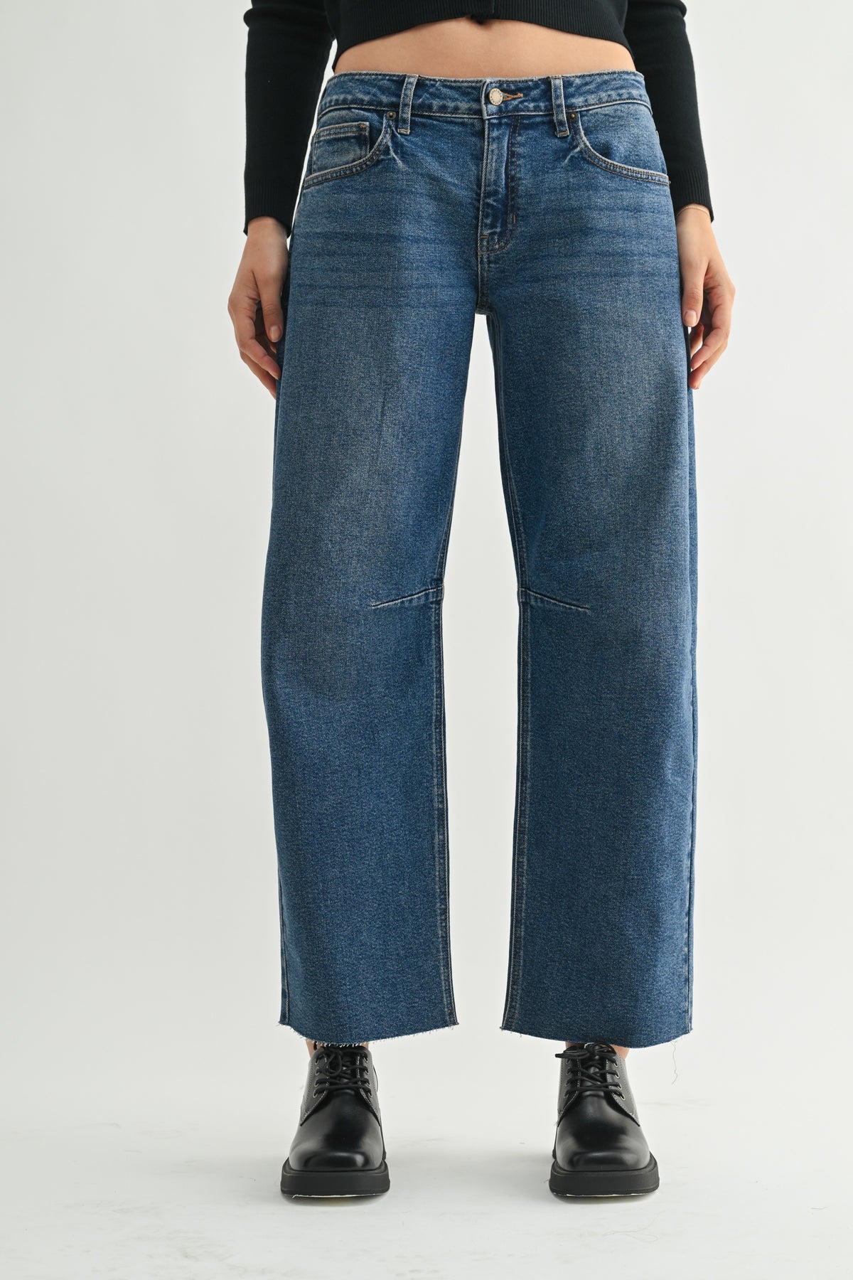 Mid Rise Barrel Jeans