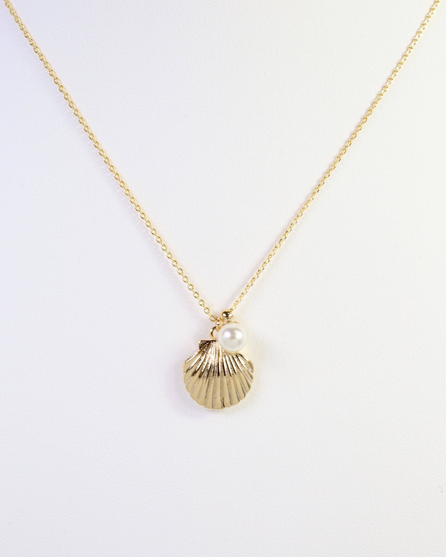 Shell with Pearl Necklace-Gold